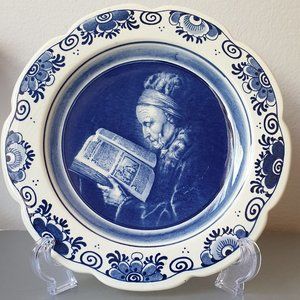 Blue Delfts Holland Hand Painted Wall Plate OLD LADY Reads a book